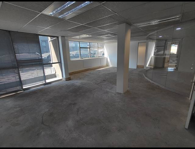 5,600M² OFFICE TO LET IN VORNA VALLEY